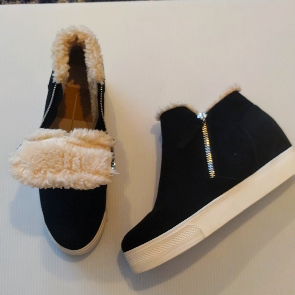 Like New Dolce Vita Black Suede Zipper Sneaker with Cream Sherpa Trim
